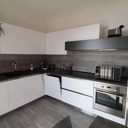 Panorama Apartment *